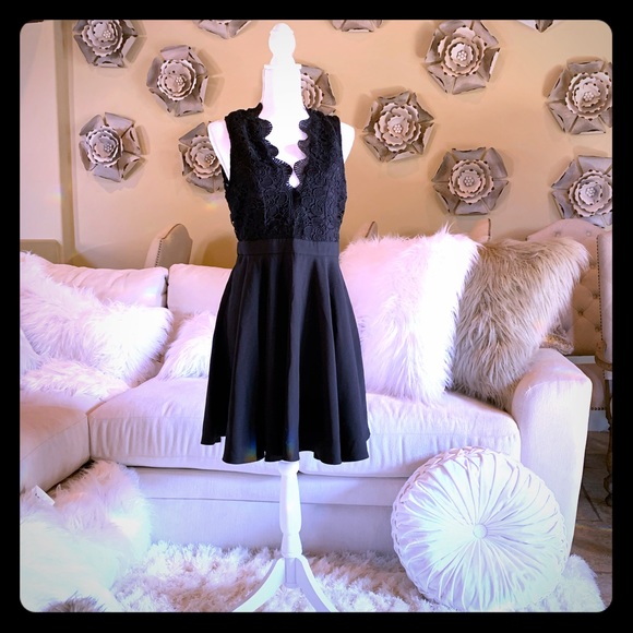 Charlotte Russe Dresses & Skirts - NWT Elegant Black Cocktail Dress